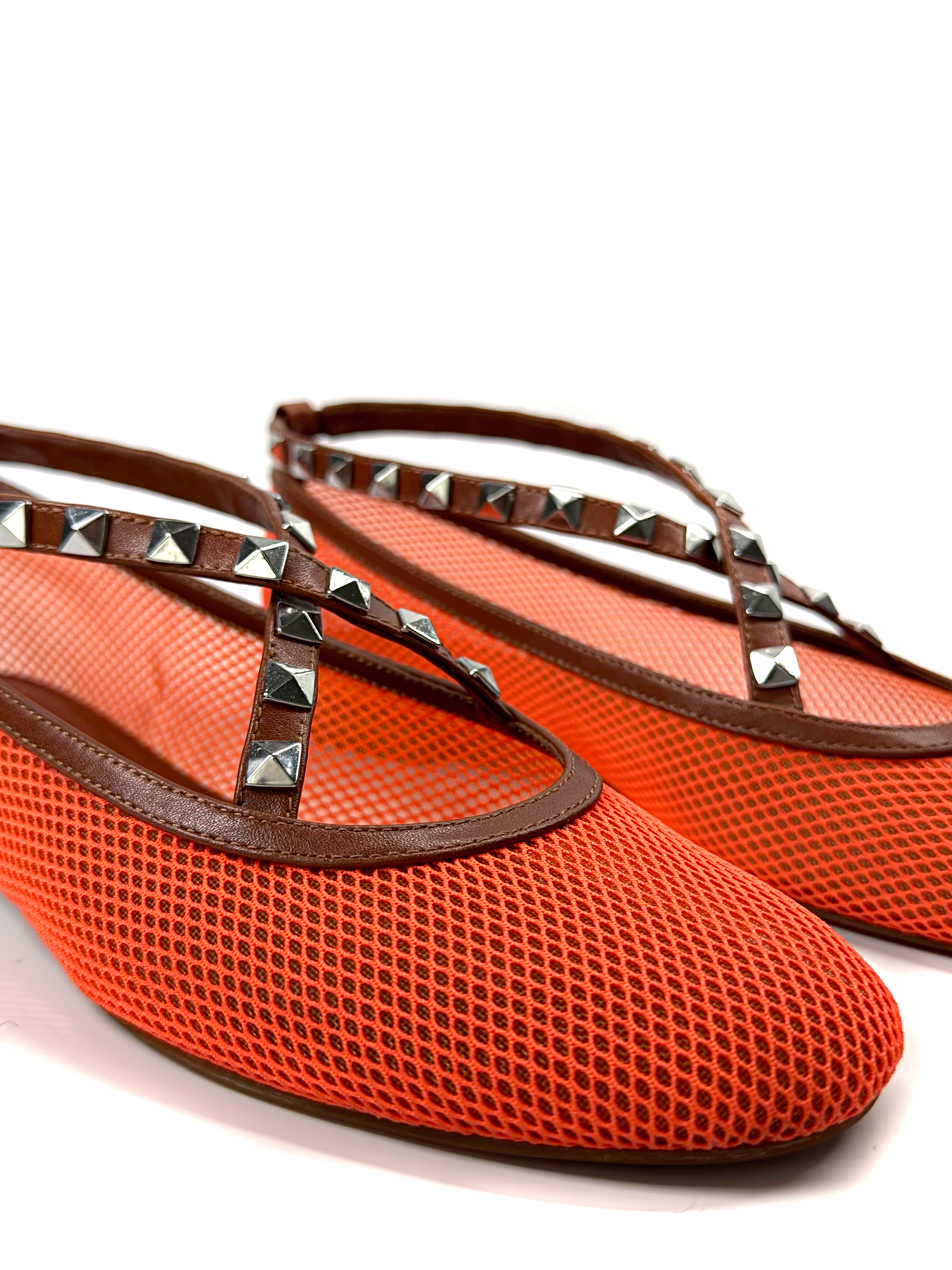 Sapatilha Laranja com Tiras de Spikes 