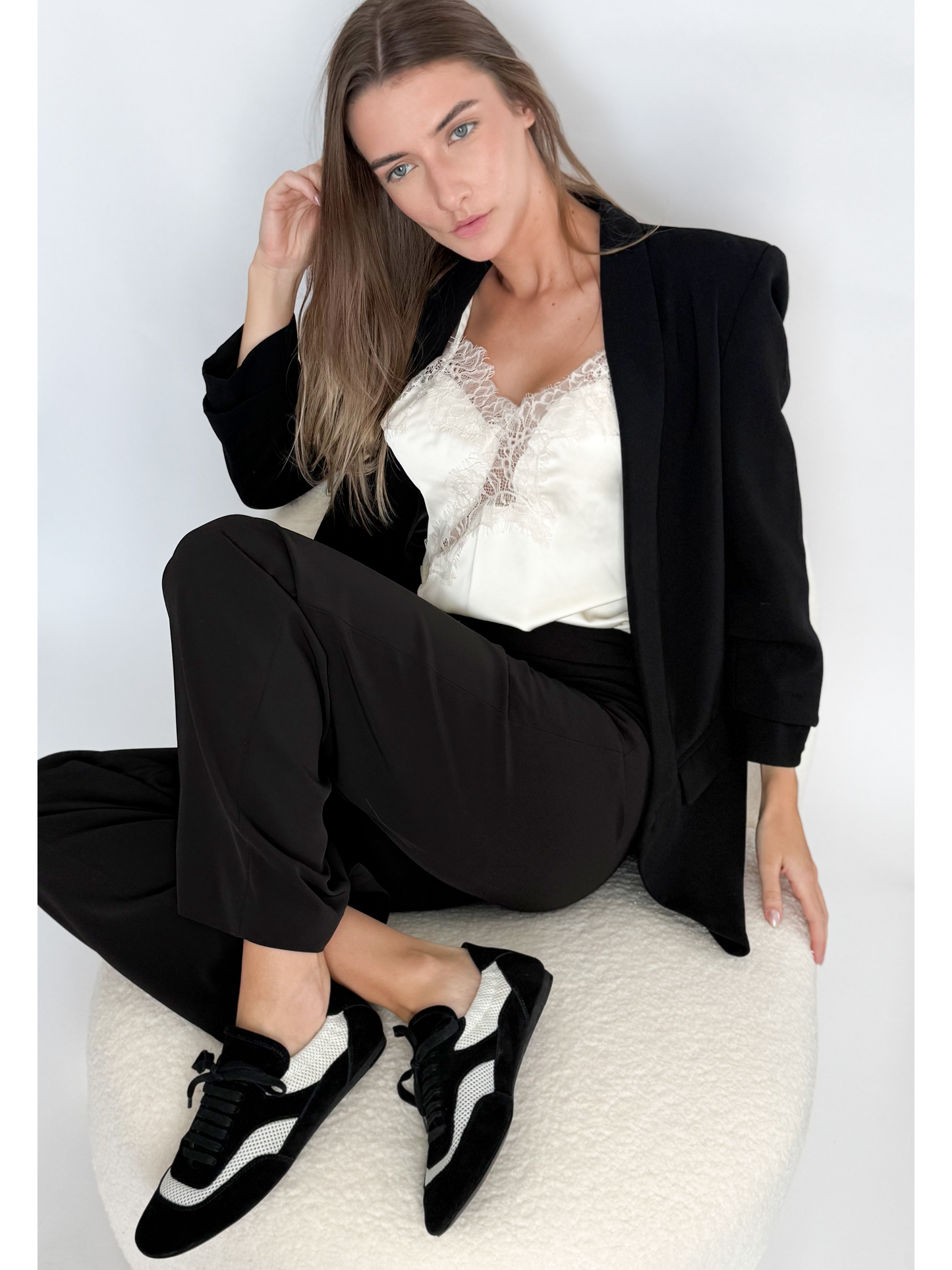 Tênis Preto e Branco em Couro